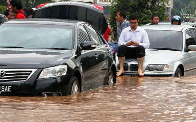 Ini yang Harus Dilakukan Jika mobil Terendam Air