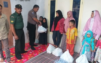 Bhabinkamtibmas dan Babinsa Santuni Anak Yatim