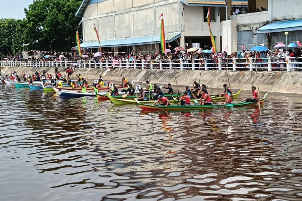 Camat Sungai Apit Buka Secara Rssmi Open Turnamen Pacu Jalur Sampan Dayung Limo