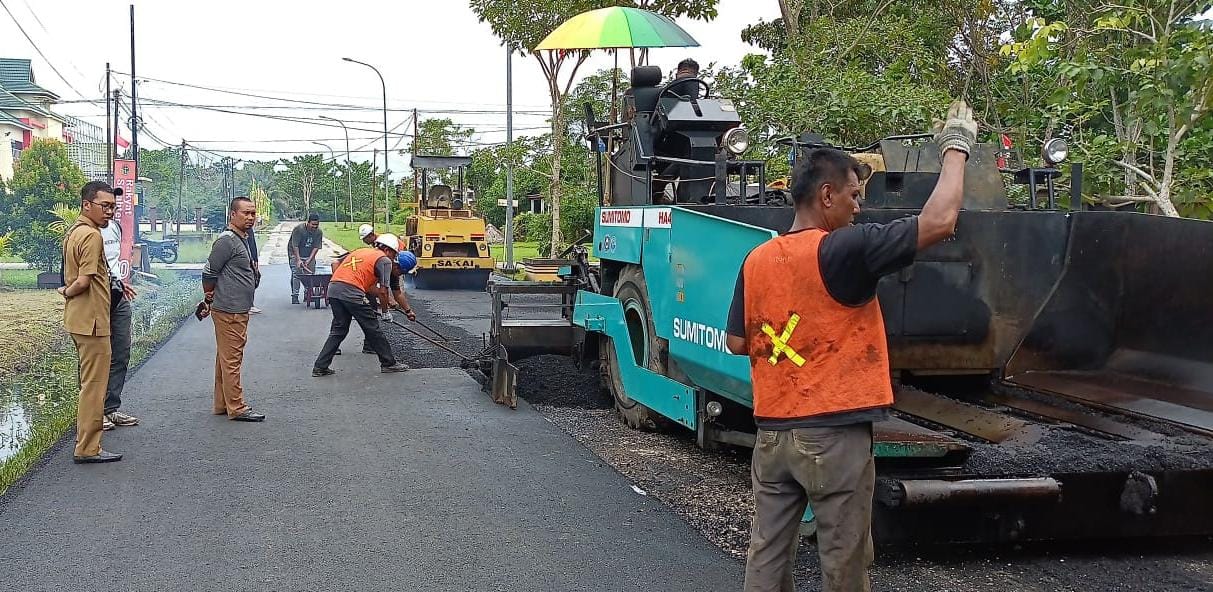 Dinas PUPR Kepulauan Meranti Overlay Jalan Di Selatpanjang
