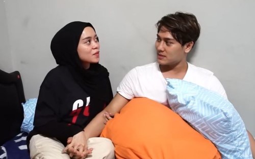 Lesti Kejora Suap Paksa Rizky Billar Jadi Sorotan