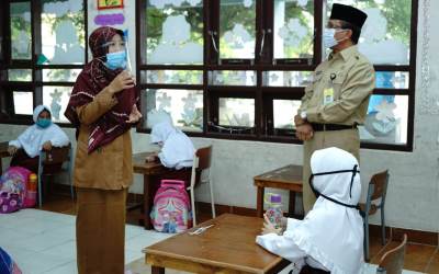 Sekda Siak Tinjau PTM di Sekolah Islamic Center