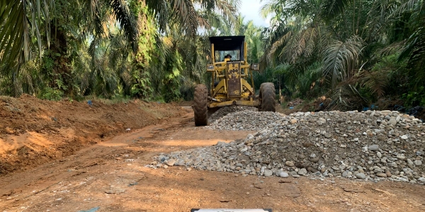 Dinas PUPR Rohul Lakukan Rehabilitasi Jalan Kubu Manggis Menuju TPA