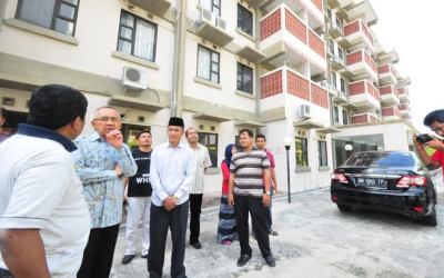 Gubri Tinjau Rusunawa Belakang DPRD Riau