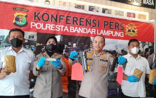 Tagih Utang Pakai Senpi, Rentenir di Bandar Lampung Ditangkap!