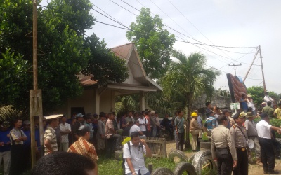 Massa SPTI Kampar Tuntut Dipekerjakan di PTPN V Tandun