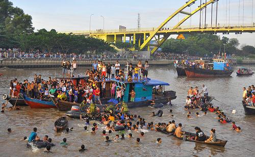 Pekanbaru Kembali Gelar Tradisi Petang Balimau di Sungai Siak