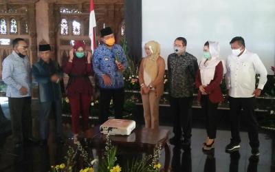 Bupati Ipong Sampaikan ini Kepada Komisi V DPR RI