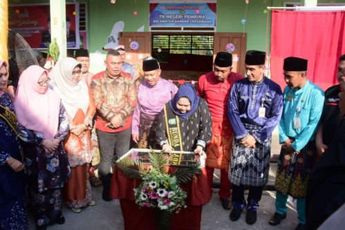 Ciptakan Generasi Cerdas dan Berakhlak, Bupati Kasmarni Resmikan TKN Pembina 1