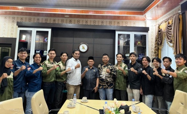 Ketua DPRD Kota Pekanbaru Terima Audiensi BEM Teknik UIR