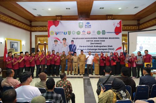 Tingkatkan SDM, Bupati Alfedri Lepas 234 Mahasiswa Program BeTUNAS