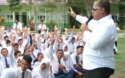 Bupati Inhu Sosialisasikan Wabah Virus Corona ke Siswa