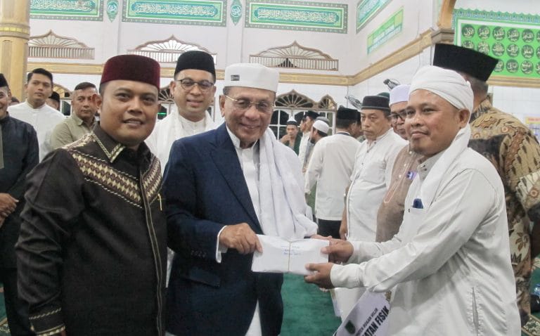 Bupati Rohil H. Bistamam Salurkan Bantuan Renovasi Masjid Dan Musholla