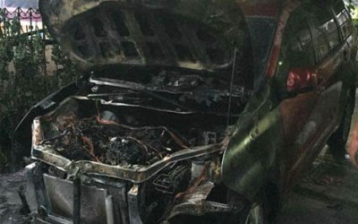 Mobil Warga Tenayan Pekanbaru Terbakar Akibat Teror Molotov