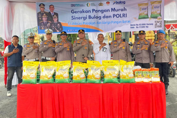 Bulog Gelar Gerakan Pangan Murah, Masyarakat Antusias Borong Beras dan Gula