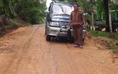 Jalan Masyarakat Kerubung Jaya di Perbaiki