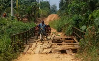 Jalan dan Jembatan Durian Cacar Inhu Memprihatinkan