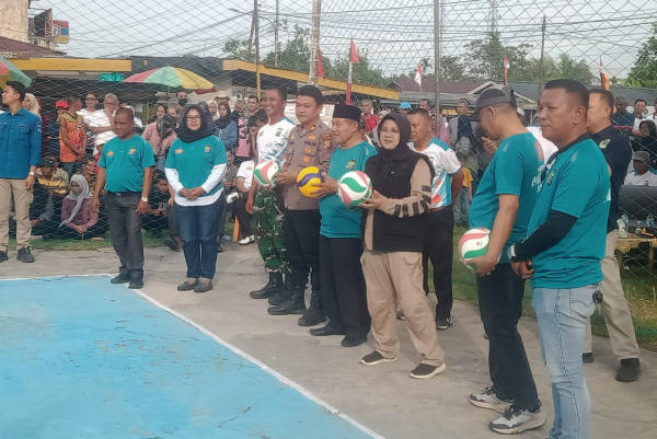 Bupati Afni Buka Semi Open Turnamen Boli Volly Polsek Sungai Apit Cup