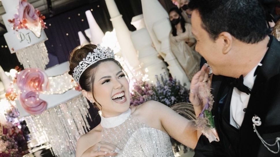 Belum Sebulan Nikah, Cincin Kawin Tina Toon Hilang