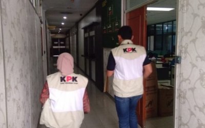 KPK Geledah Rumah Bupati, Akok DPRD Bengkalis dan DH