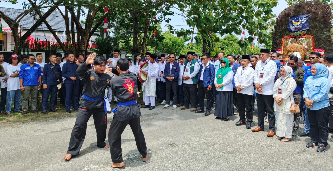 Asmar-Muzamil Jadi Paslon Bupati dan Wabup Pertama Daftar ke KPU Meranti