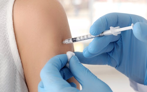 Riset Bloomberg: 10 Tahun Untuk Vaksin Penduduk Indonesia