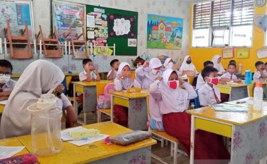 Kabut Asap Mengancam, Sekolah di Pekanbaru Anjurkan Murid Pakai Masker