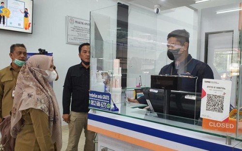 Petugas Gabungan Cek Peredaran Obat Sirup di Apotek Pekanbaru