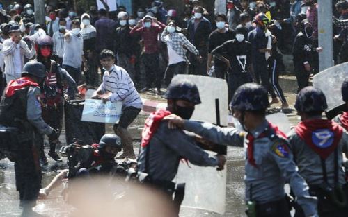 6 Orang Tewas Akibat Demo Anti Militer Myanmar 