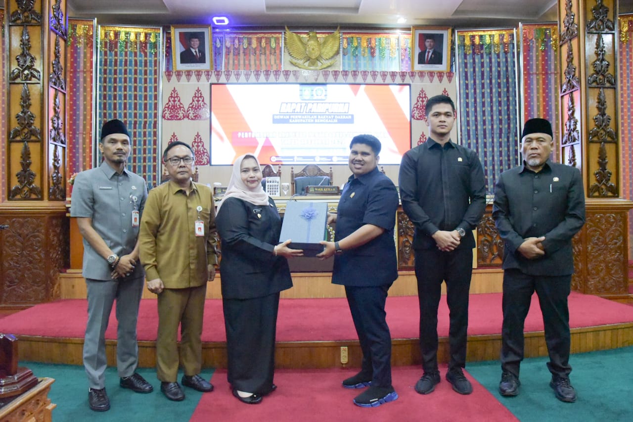 Bupati Bengkalis Sampaikan Ranperda Pertanggungjawaban APBD 2024