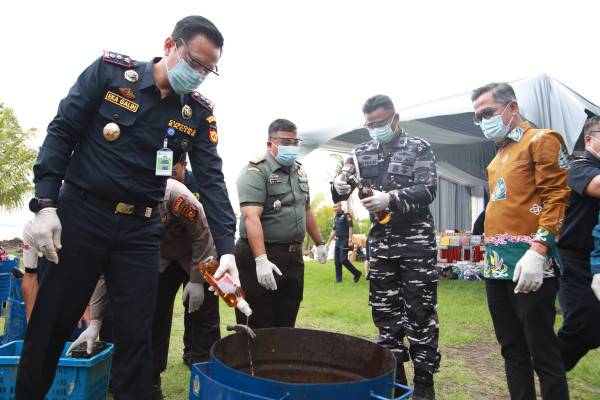Bea dan Cukai Bengkalis Musnahkan Rokok Hingga Barang Elektronik