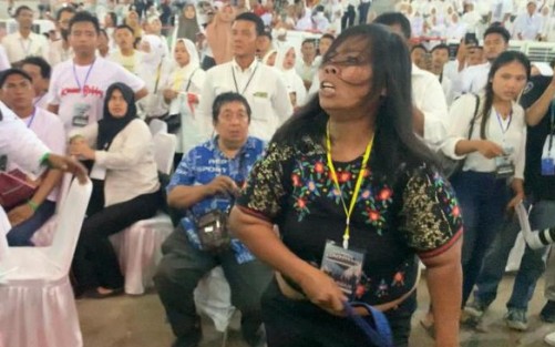 Wanita yang Ngamuk saat Jokowi Datang ke Acara Bobby Diduga ODGJ