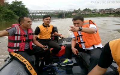 Gagal Menipu, Pelaku Hilang Terjun ke Sungai