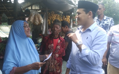 Anggota DPR RI Asal Aceh Bantu Modal 300 PKL
