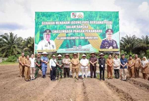 Pimpinan DPRD Kota Pekanbaru Ikut Tanam Jagung Bersama Polri