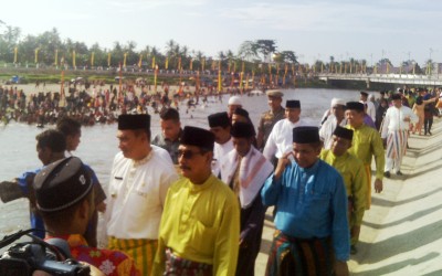 Tepian Sei Batang Lubuh Dipadati Ribuan Warga Bolimau