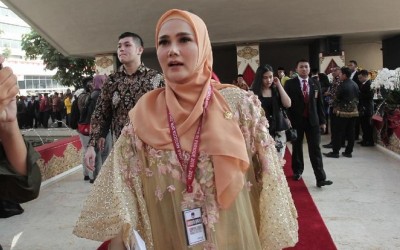 Mulan Jameela Sesak Napas Saat Diraba Tangan Mistirius
