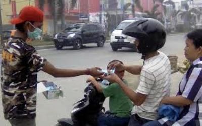 FKPPI Pelalawan Bagikan Masker di Pkl Kerinci