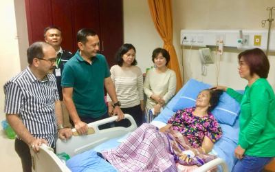 Pangdam IBB Jenguk Orang Tua Firman Jaya di RS