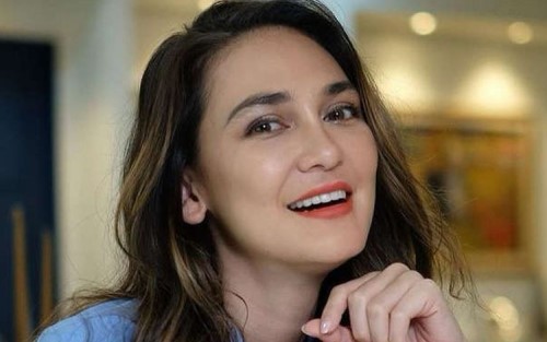 Luna Maya Mengaku Pernah Gigiti Alat Kontrasepsi