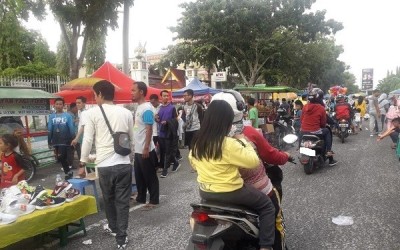 Berjualan Usai CFD, Jalan Sudirman Pekanbaru Macet