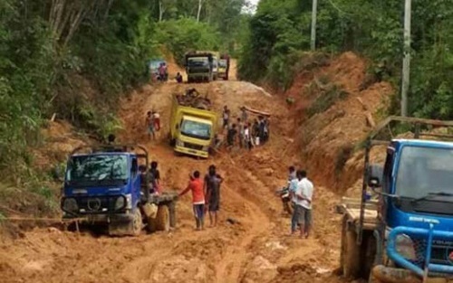 Warga Kampar Kiri Keluhkan Jalan Provinsi Rusak Parah