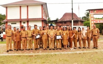 Pemkab Nias Apresiasi dan Beri Penghargaan PNS Terbaik 