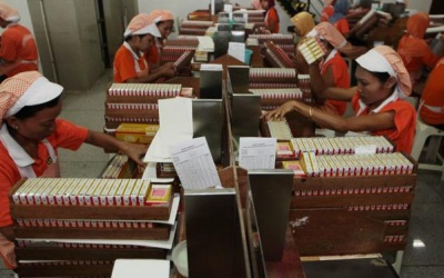 Cukai Rokok Naik, PHK Mengancam Karyawan Pabrik