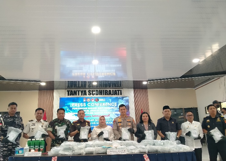 AK Terancam Diuber Interpol, Polres Bengkalis Musnahkan 68 Kg Sabu