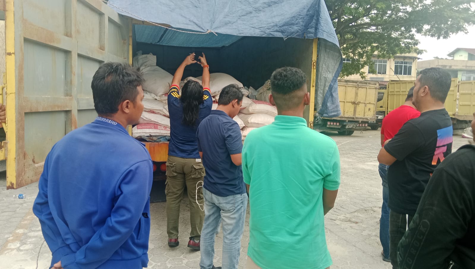 Kodam XIX Tuanku Tambusai Tangkap 75,7 Ton Pupuk Diduga Oplosan