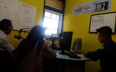 Lewat Radio, Ibas Ingin Dulang Suara Generasi Muda Ponorogo