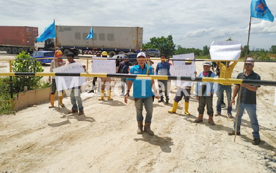 Buruh PLGU Tenayan Geruduk Kantor PT Medco