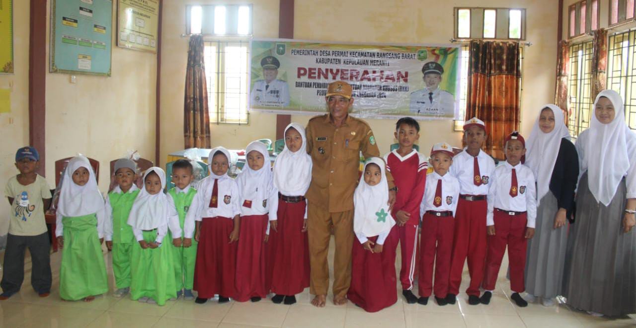 Pemdes Permai Salurkan Bantuan BKK Untuk Penunjang Pendidikan