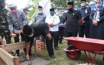 Bupati Alfedri Letakkan Batu Pertama Ponpes Darul Hadist